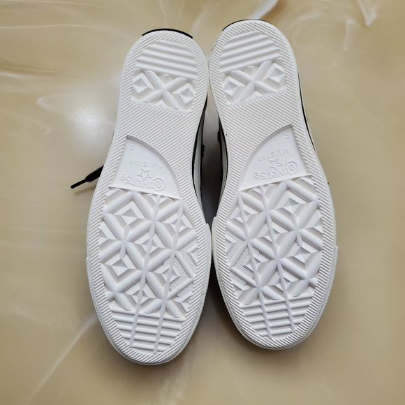 ✨LIMITED EDITION✨ Converse Embossed Suede Chuck 70 Zip - Picture 7 of 8